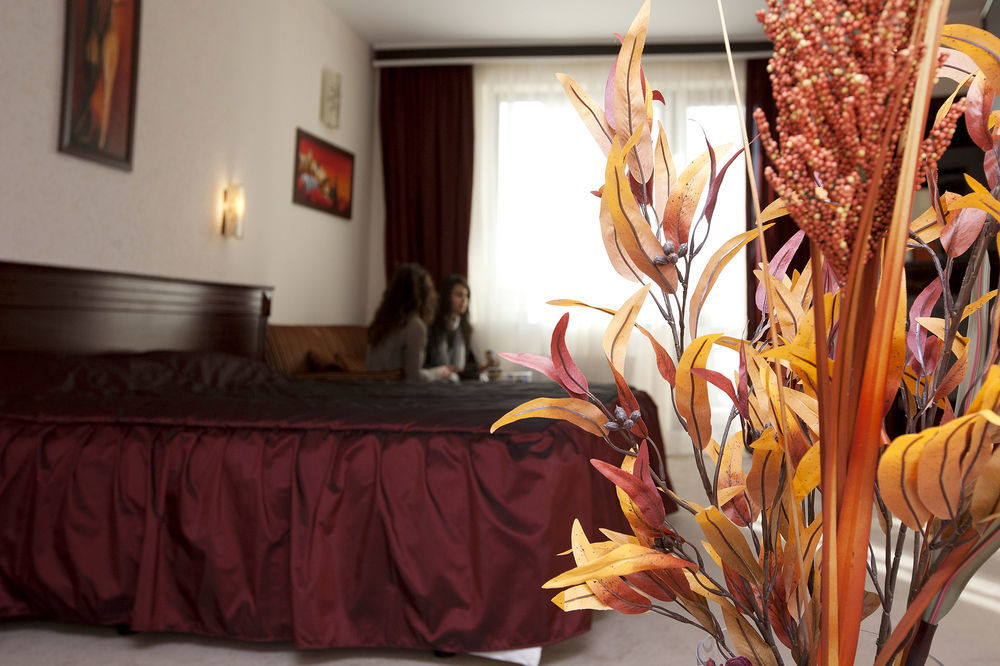 Aris Hotel 3*