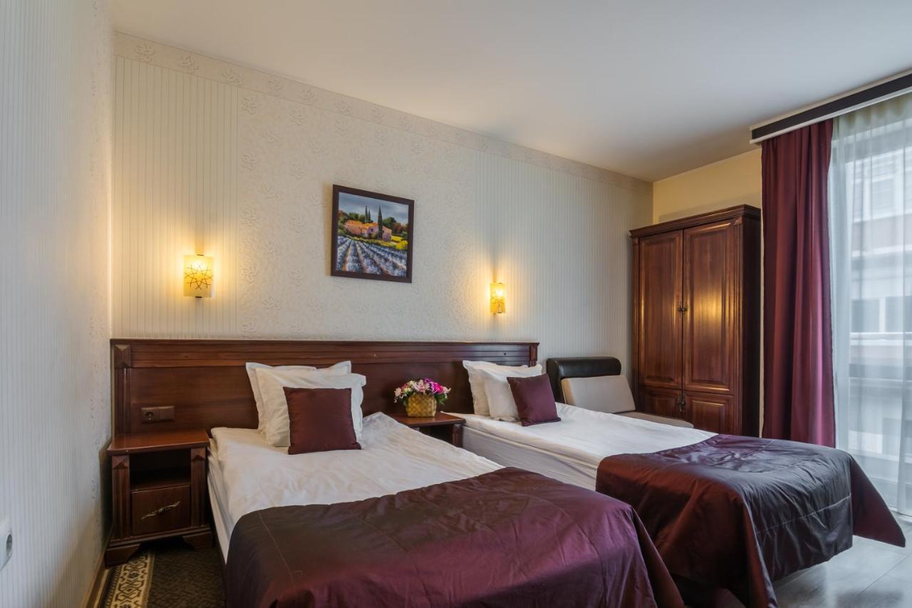 Aris Hotel 3*