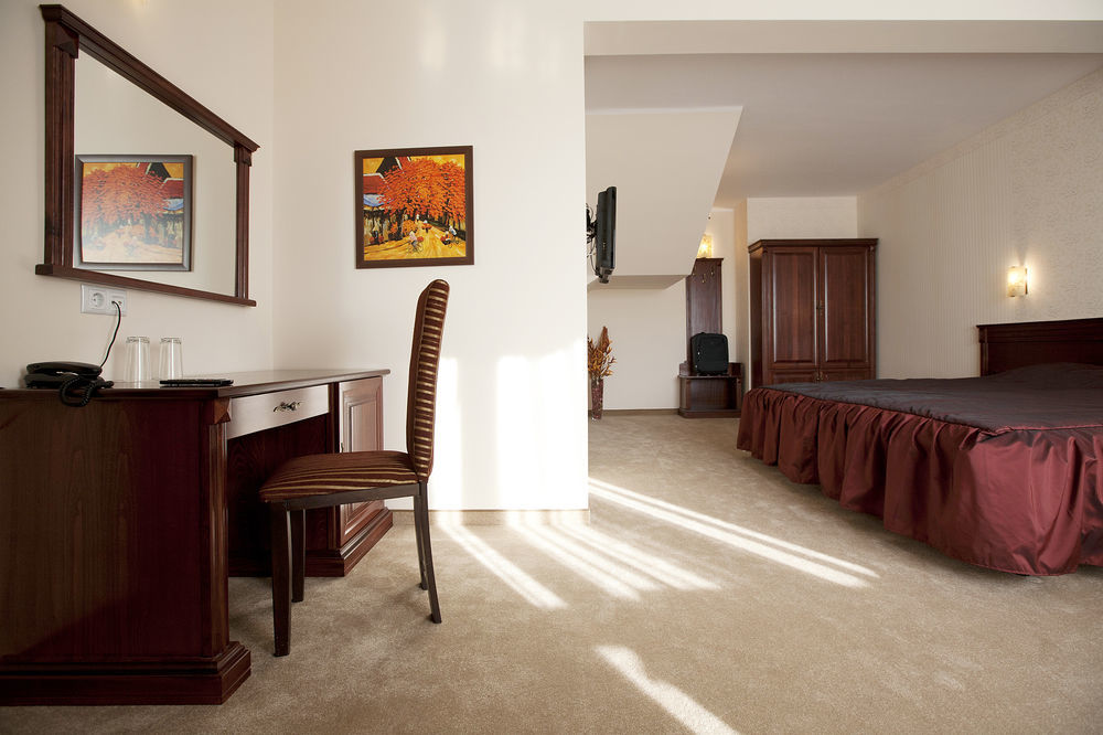 Aris Hotel