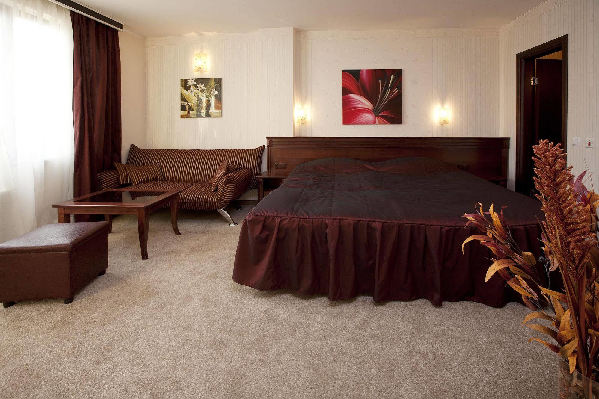 Aris Hotel 3*